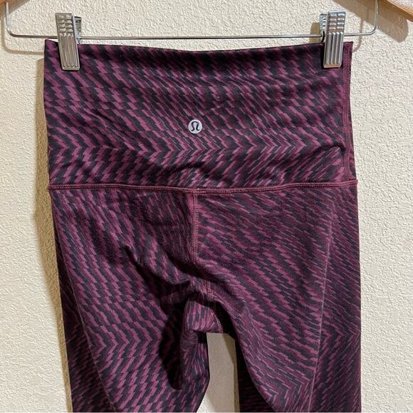 Lululemon Wunder Under Leggings maroon Geometric Cropped high rise - Picture 3 of 5